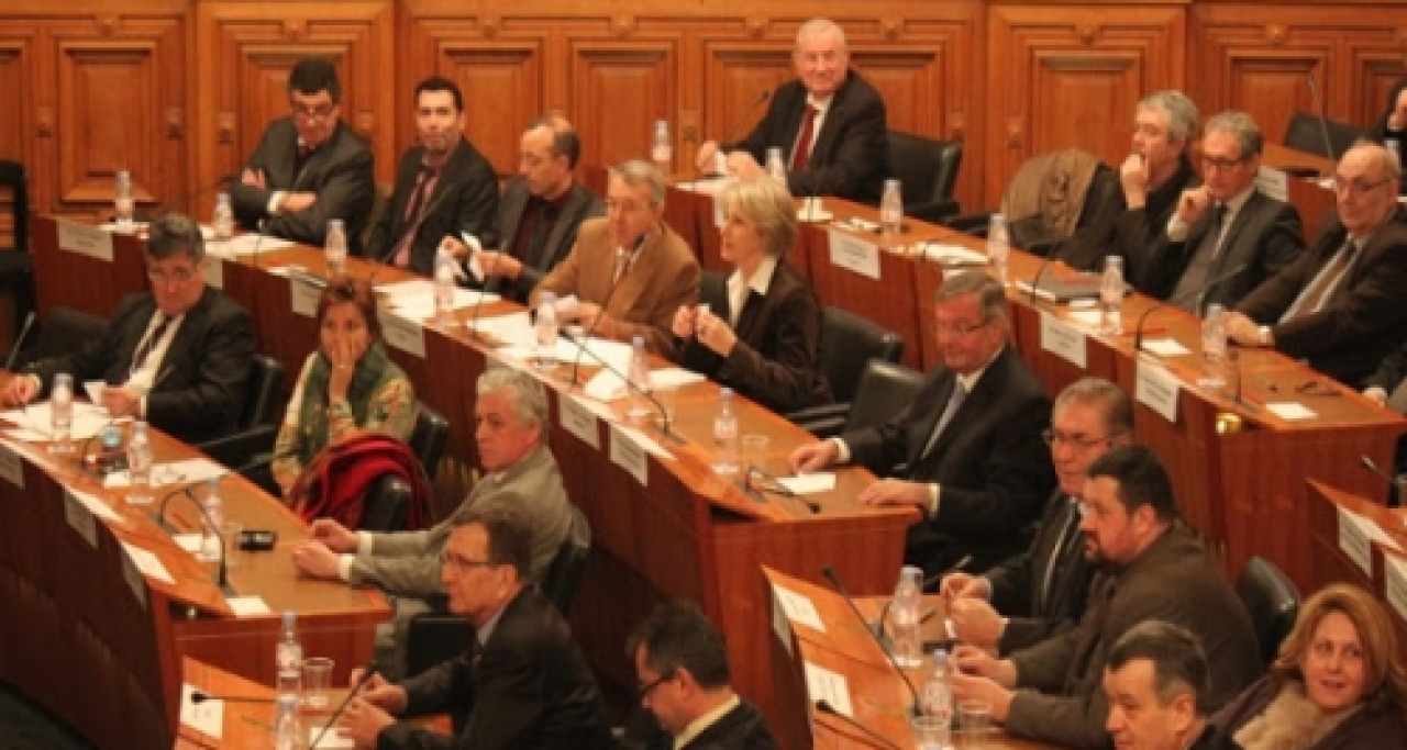 Conseil Général : un vice-président saqué pour avoir voté contre l’augmentation de la taxe foncière Conseil Général : un vice-président saqué pour avoir voté contre l’augmentation de la taxe foncière