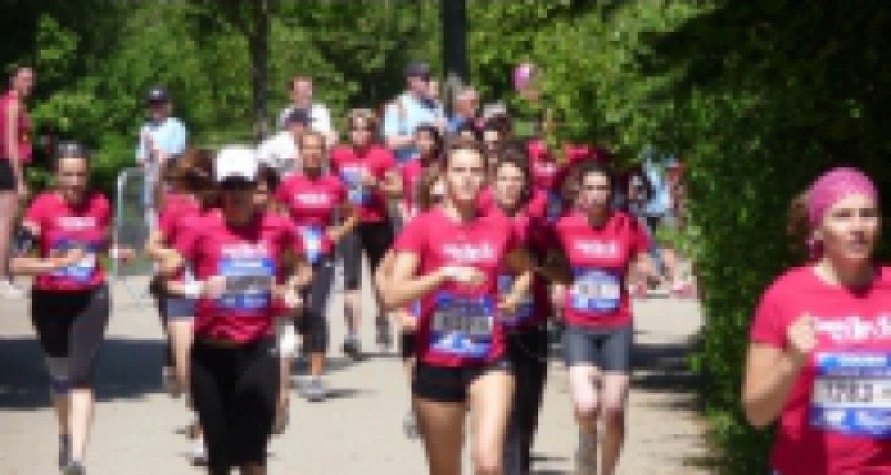 "Courir pour elles" : 7000 femmes pour lutter contre la maladie "Courir pour elles" : 7000 femmes pour lutter contre la maladie