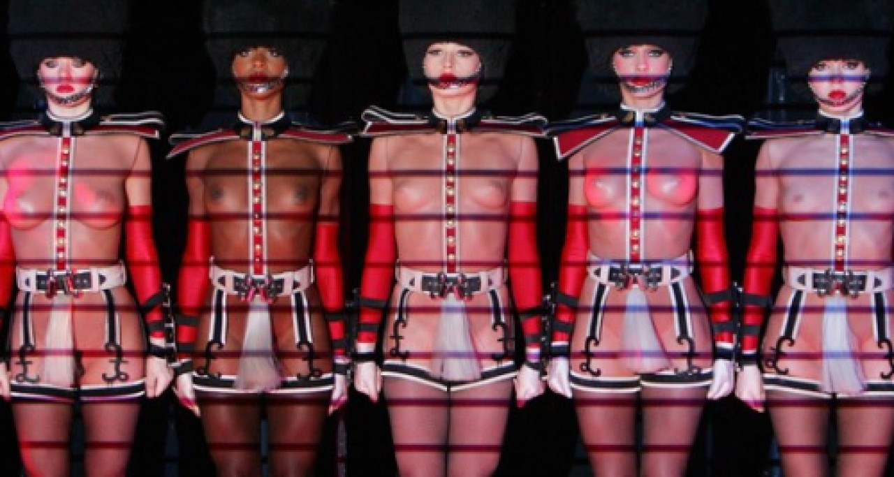 Le Crazy Horse va se produire à Lyon en 2014 Le Crazy Horse va se produire à Lyon en 2014