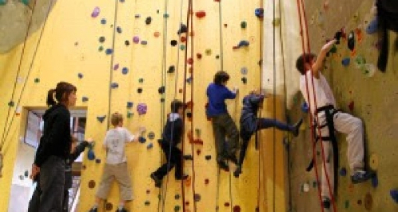 Mur d'escalade de Confluence : un enfant grièvement blessé après une chute Mur d'escalade de Confluence : un enfant grièvement blessé après une chute