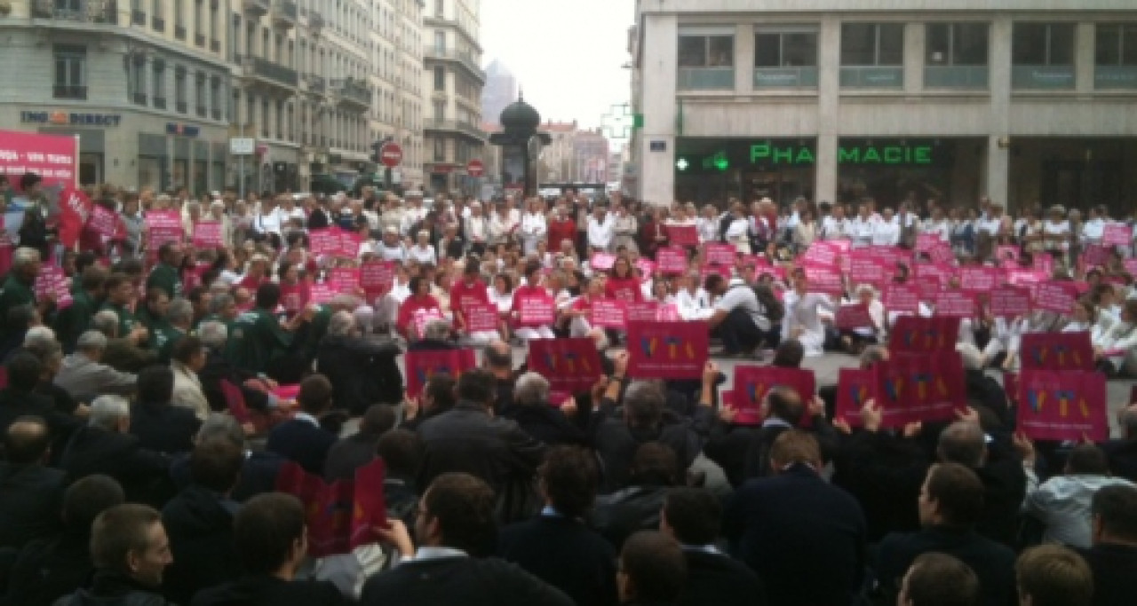 250 personnes réunies à Lyon contre l’adoption des couples gays 250 personnes réunies à Lyon contre l’adoption des couples gays