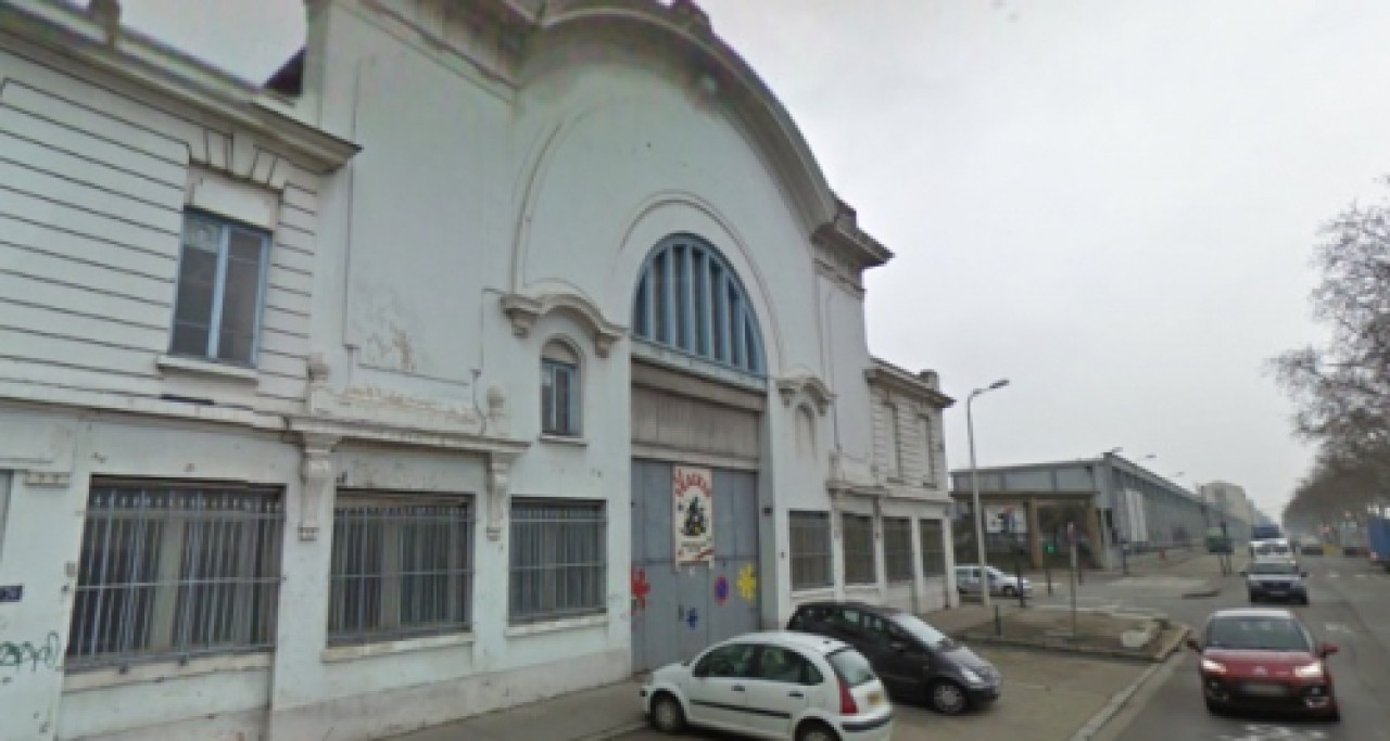 Collomb veut faire de la halle Girard de la Confluence la place centrale du numérique à Lyon Collomb veut faire de la halle Girard de la Confluence la place centrale du numérique à Lyon