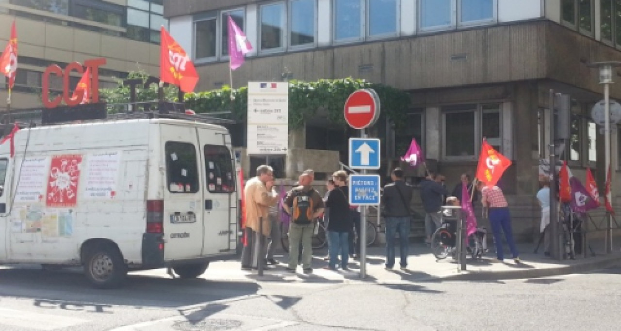 Hôpital Henry Gabrielle : une vingtaine de manifestants mardi matin devant l’ARS Rhône-Alpes Hôpital Henry Gabrielle : une vingtaine de manifestants mardi matin devant l’ARS Rhône-Alpes