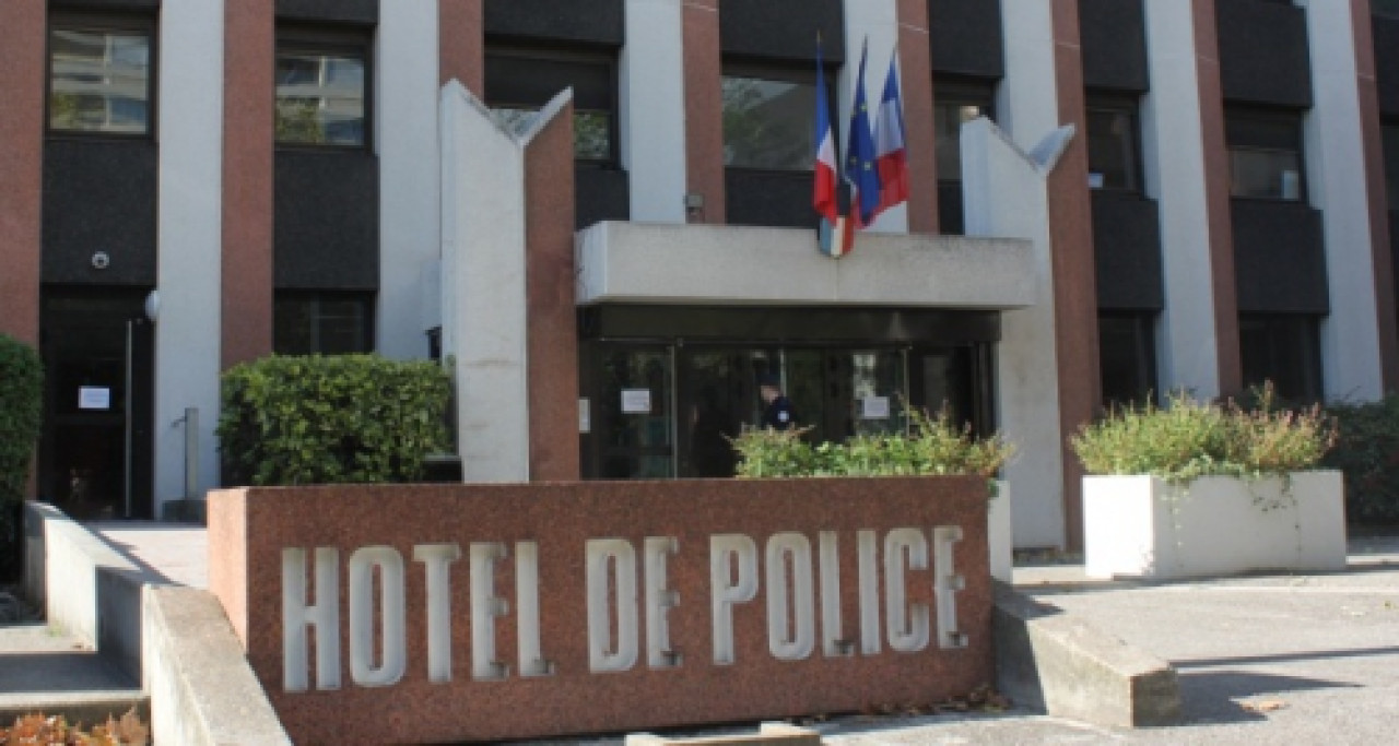 Il détourne plus de 33 000 euros via des chéquiers volés Il détourne plus de 33 000 euros via des chéquiers volés