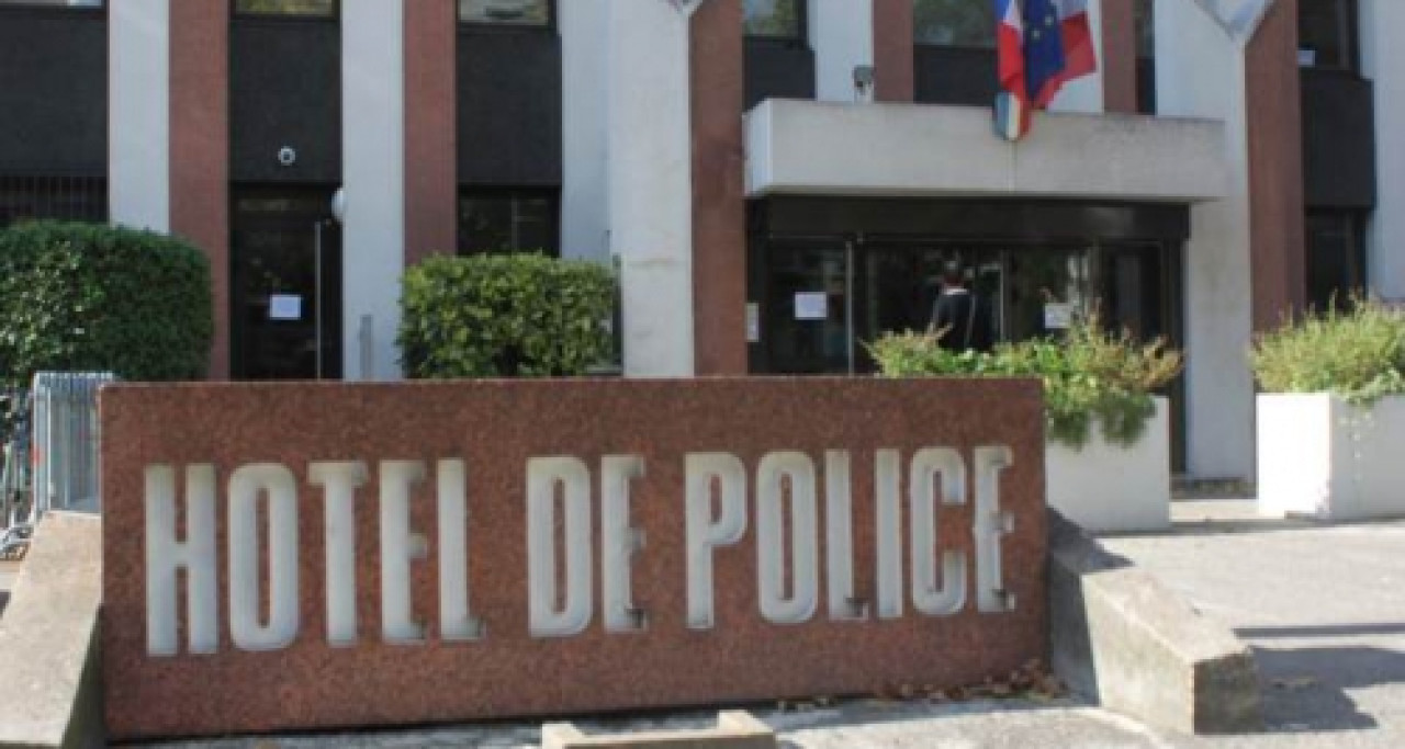 Lyon 2e : il menace un passant avec un tesson de bouteille Lyon 2e : il menace un passant avec un tesson de bouteille