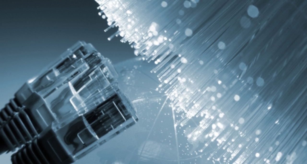 Une fibre optique à la vitesse sidérante testée entre Lyon et Paris ! Une fibre optique à la vitesse sidérante testée entre Lyon et Paris !