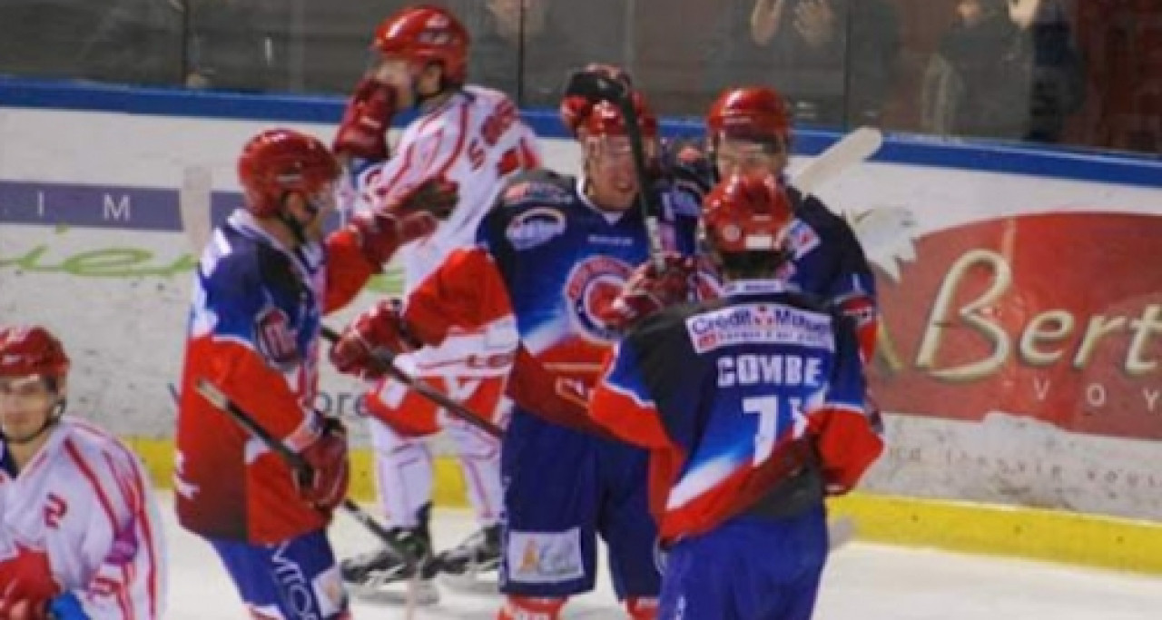 Victoire du Lyon Hockey Club face à Montpellier (9-4) Victoire du Lyon Hockey Club face à Montpellier (9-4)
