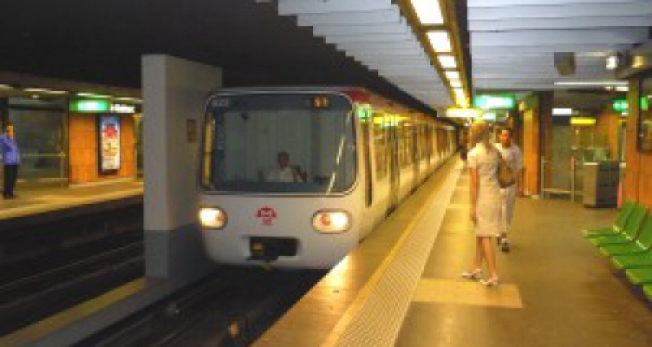 Le métro A à l'arrêt après la chute d'une autolaveuse Le métro A à l'arrêt après la chute d'une autolaveuse