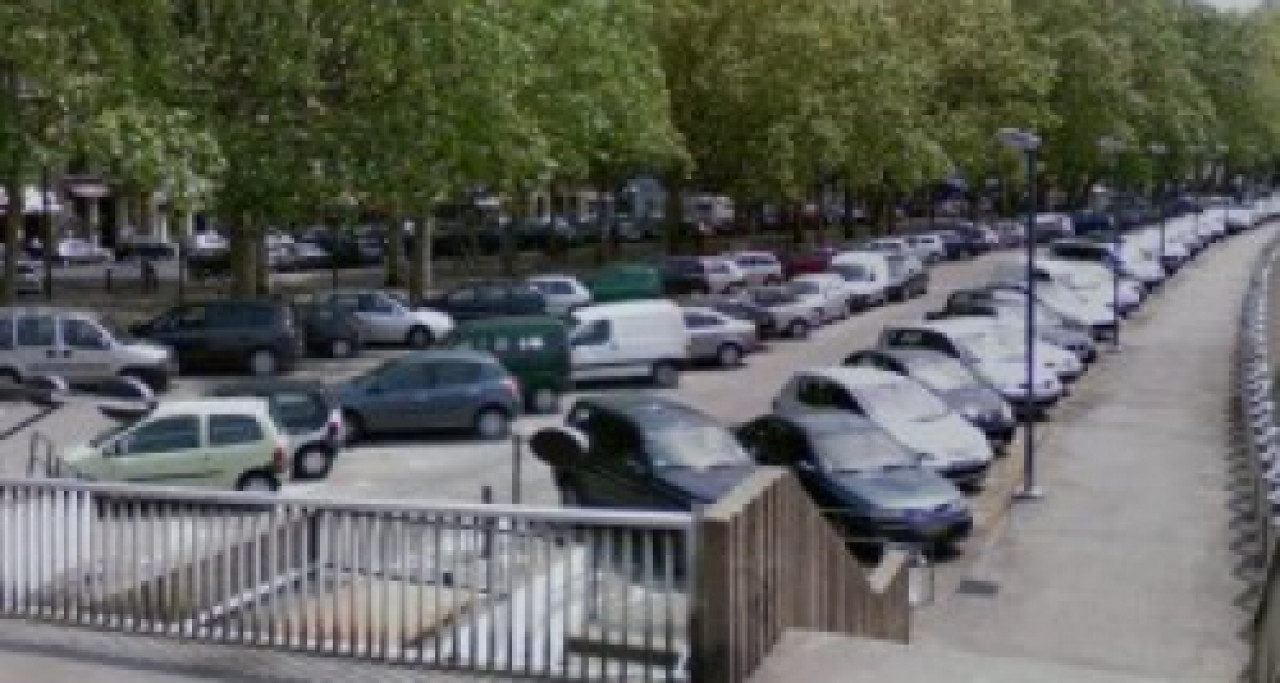 Lyon : deux enfants retrouvés dans une voiture Lyon : deux enfants retrouvés dans une voiture