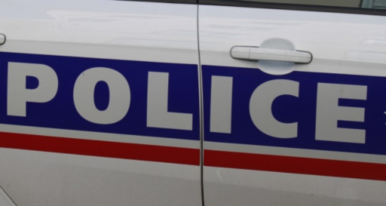 Lyon : éconduit par une femme, il lui casse une bouteille en verre sur la tête Lyon : éconduit par une femme, il lui casse une bouteille en verre sur la tête