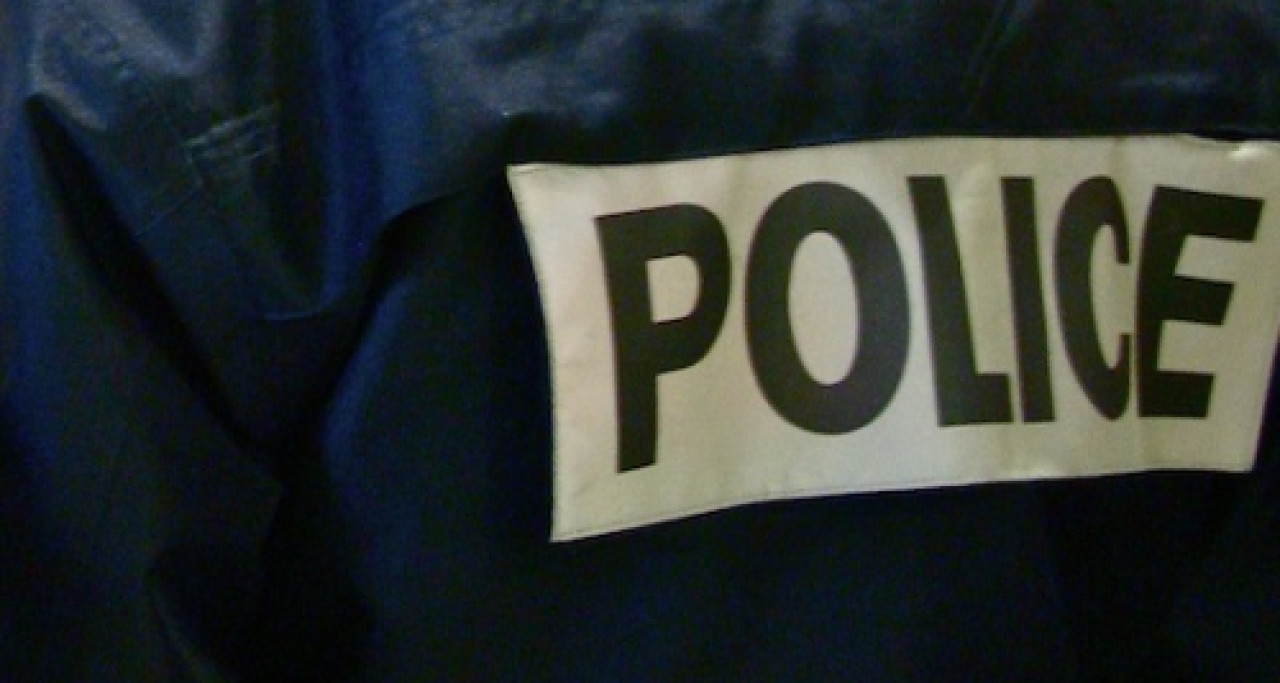 Il attaque deux agents de s&eacute;curit&eacute; &agrave; coups de barre de fer