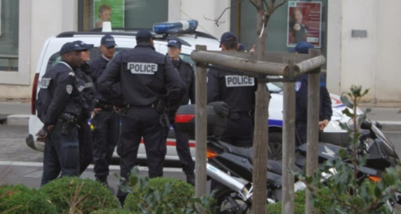 Il se baladait tout nu dans les rues de Villeurbanne Il se baladait tout nu dans les rues de Villeurbanne