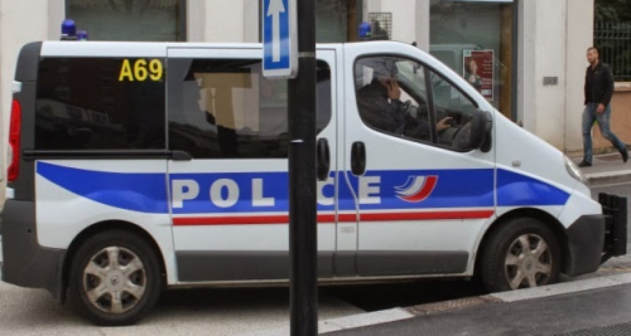 Un jeune de 20 ans interpellé à bord d'une voiture volée Un jeune de 20 ans interpellé à bord d'une voiture volée