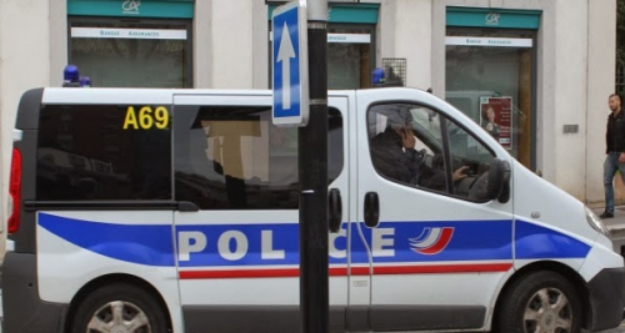 Il essaie d’ouvrir un crédit à la consommation avec des faux papiers Il essaie d’ouvrir un crédit à la consommation avec des faux papiers