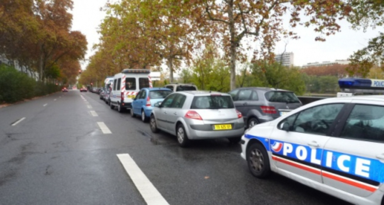 Villeurbanne : il tamponne une villa et des voitures en voulant échapper à la police Villeurbanne : il tamponne une villa et des voitures en voulant échapper à la police
