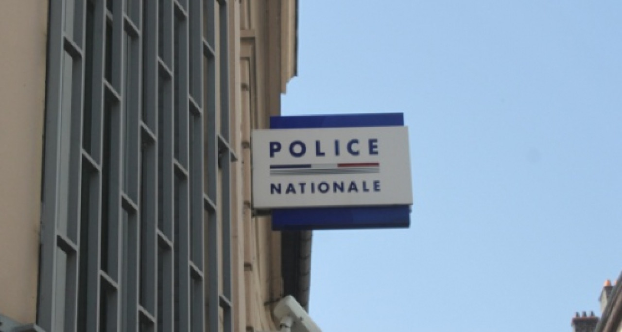 Lyon : il heurte la voiture des policiers, ces derniers retrouvent sur lui de la cocaïne Lyon : il heurte la voiture des policiers, ces derniers retrouvent sur lui de la cocaïne