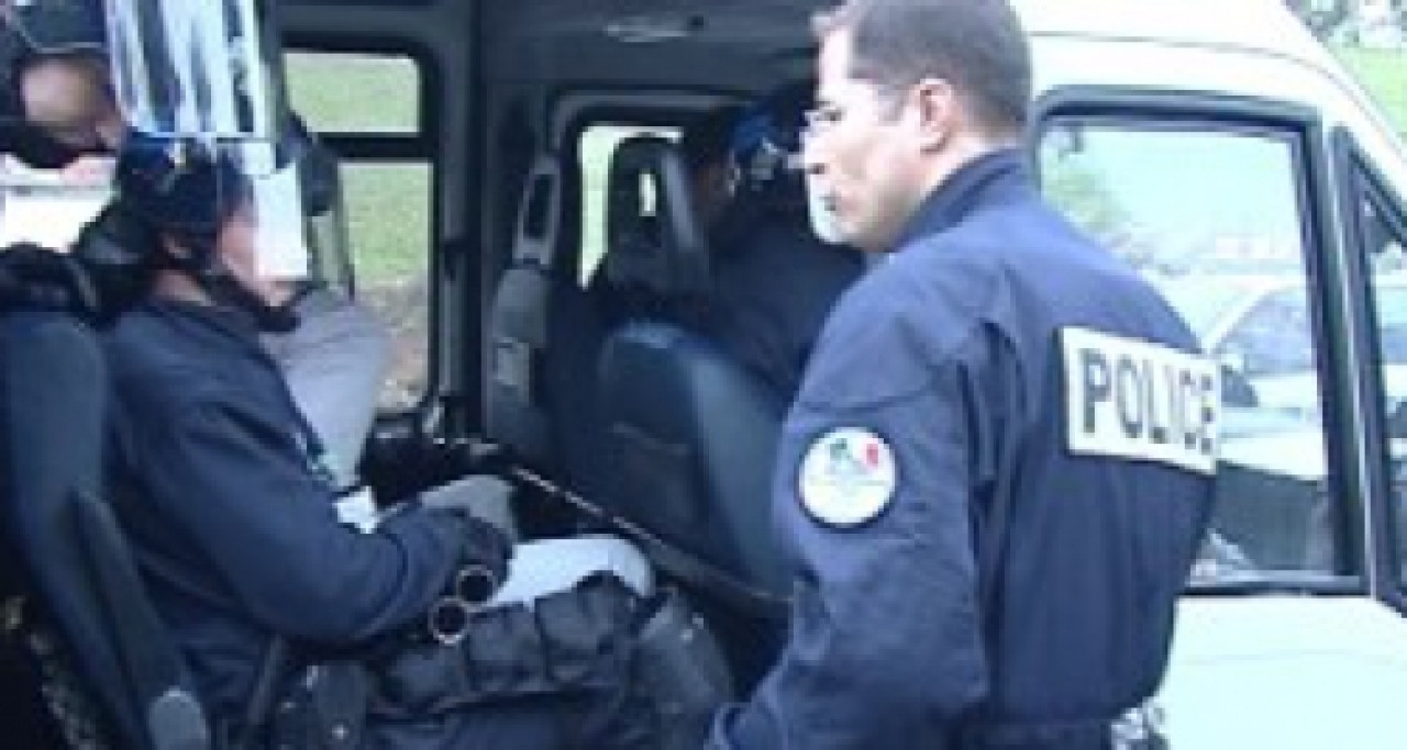 Deux pro-mariage pour tous volent le mégaphone des anti Deux pro-mariage pour tous volent le mégaphone des anti