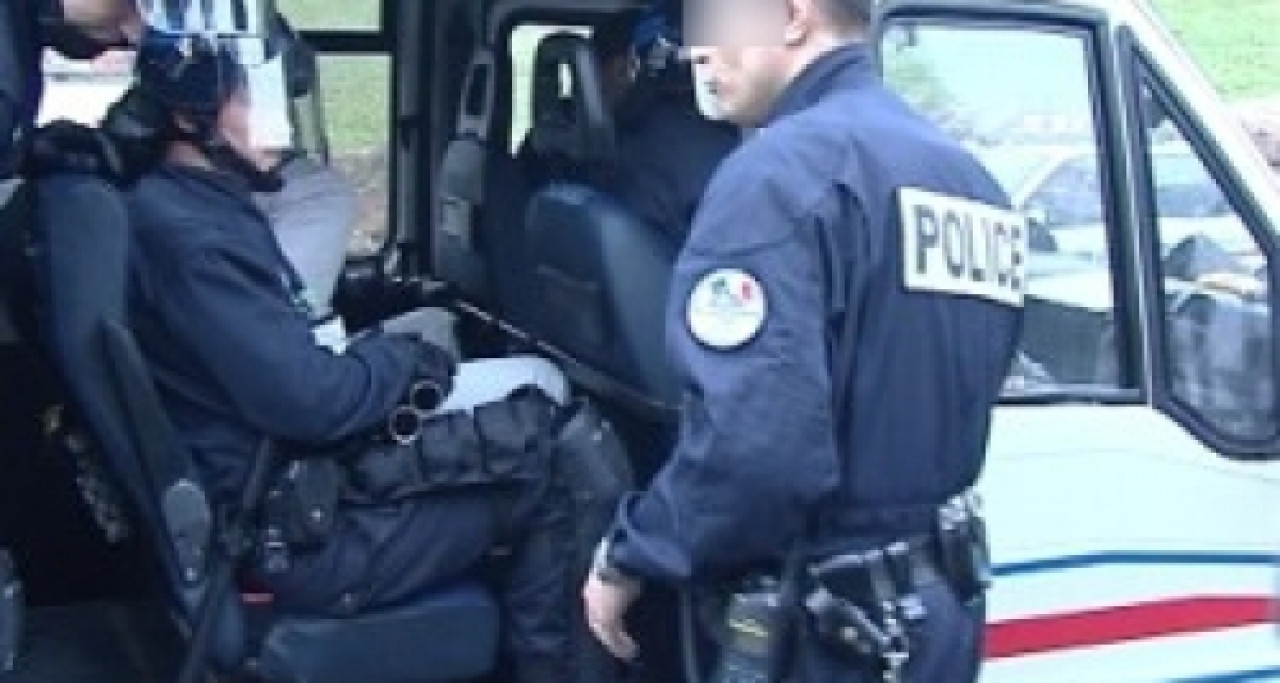 Il refuse de s’arrêter à un contrôle et renverse un policier Il refuse de s’arrêter à un contrôle et renverse un policier