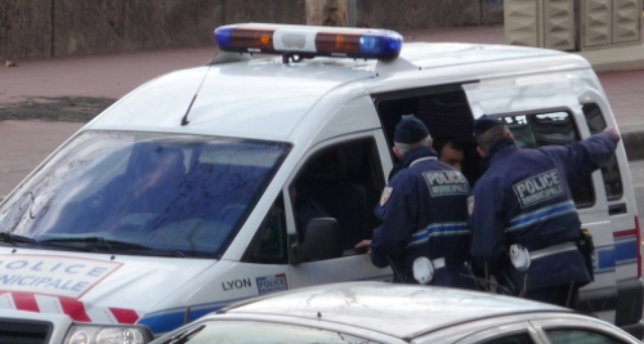 Lyon : ivre, il menace deux hommes avec un pistolet à billes Lyon : ivre, il menace deux hommes avec un pistolet à billes