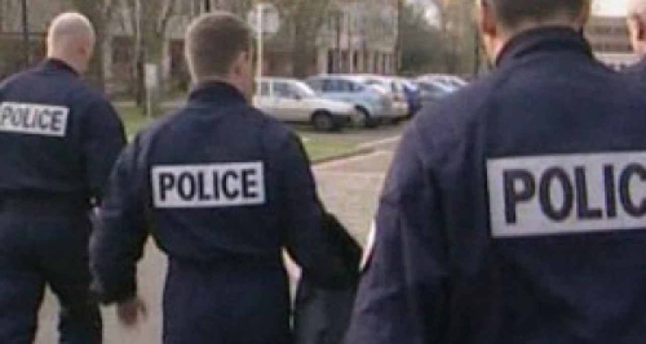 Trois jeunes volent un chéquier et encaissent 13 000 euros Trois jeunes volent un chéquier et encaissent 13 000 euros