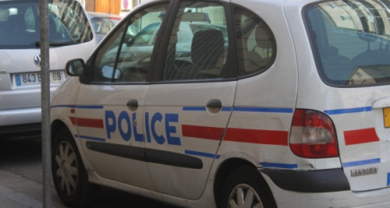 Lyon : âgés de 15 ans, ils traînent leur victime au sol pour lui voler son sac Lyon : âgés de 15 ans, ils traînent leur victime au sol pour lui voler son sac