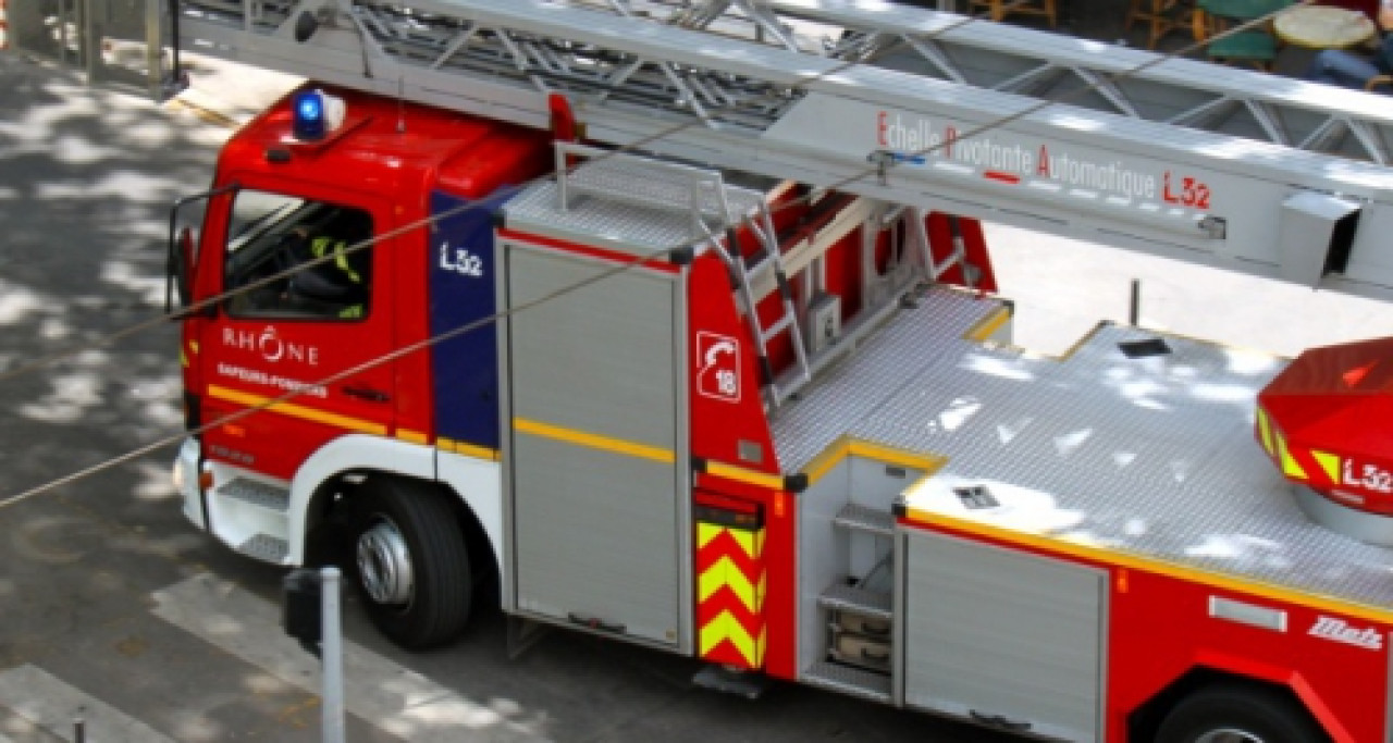 Une maison en flammes à Genay Une maison en flammes à Genay