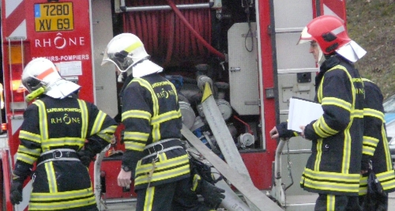 Une entreprise évacuée dans le Nord-Isère après un incendie Une entreprise évacuée dans le Nord-Isère après un incendie