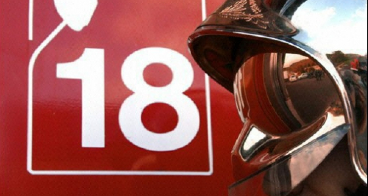 Une voiture finit sa course dans le salon d’une maison Une voiture finit sa course dans le salon d’une maison