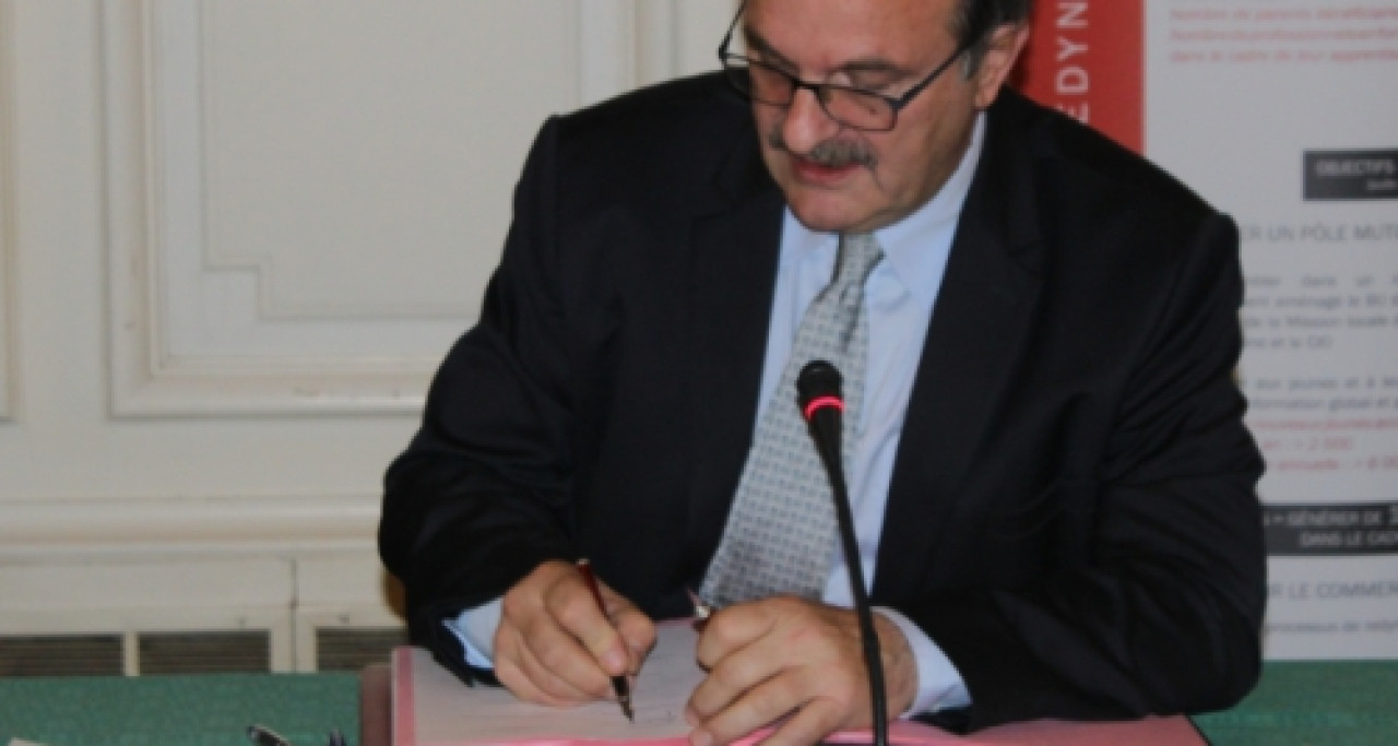 Signature d'une convention entre Carrefour et la préfecture pour favoriser l'emploi Signature d'une convention entre Carrefour et la préfecture pour favoriser l'emploi