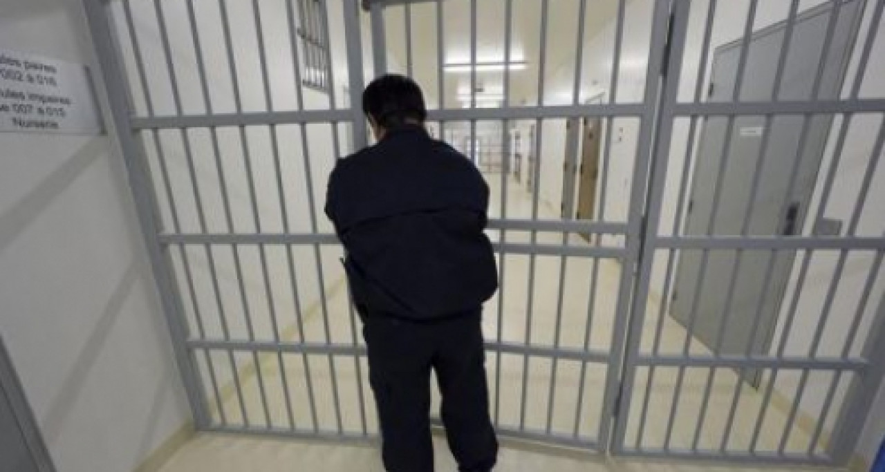 Villefranche : trois hommes arrêtés pour avoir introduit un portable dans la prison Villefranche : trois hommes arrêtés pour avoir introduit un portable dans la prison