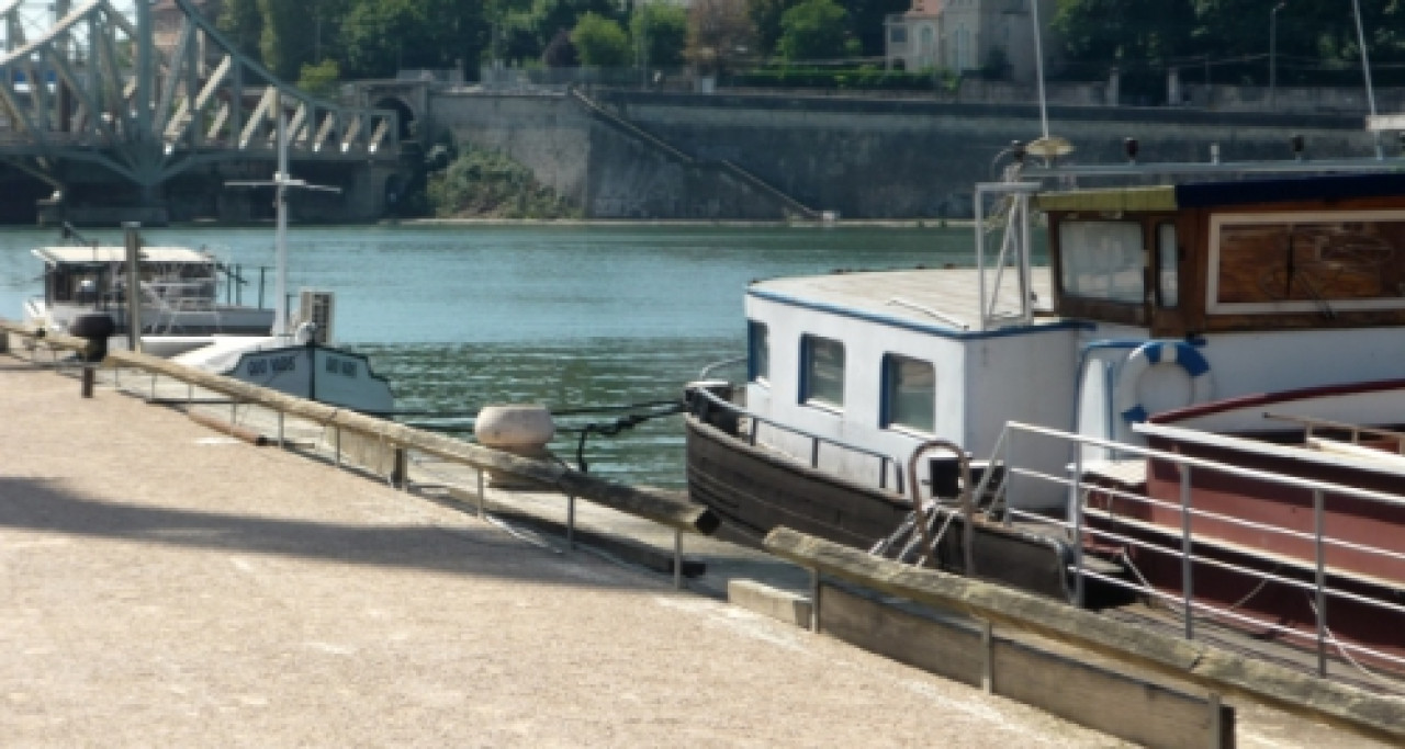 Un bateau en feu mardi matin sur la Sa&ocirc;ne