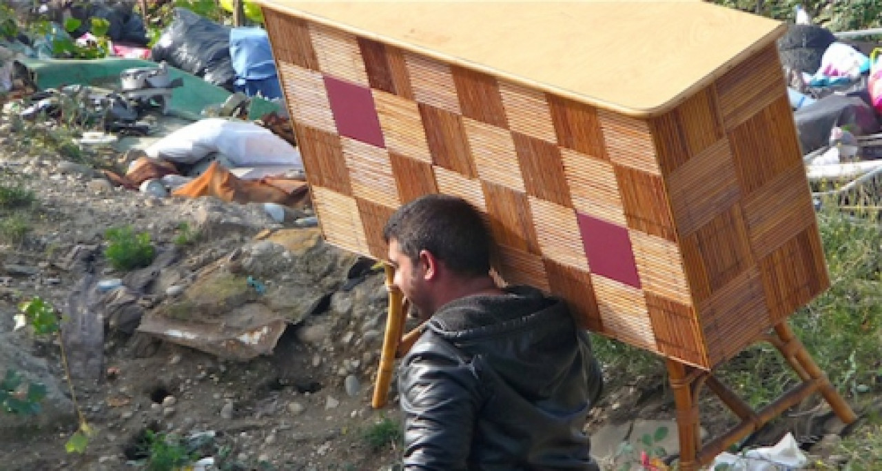 Lyon : les Roms de la place Carnot ont été évacués lundi matin Lyon : les Roms de la place Carnot ont été évacués lundi matin