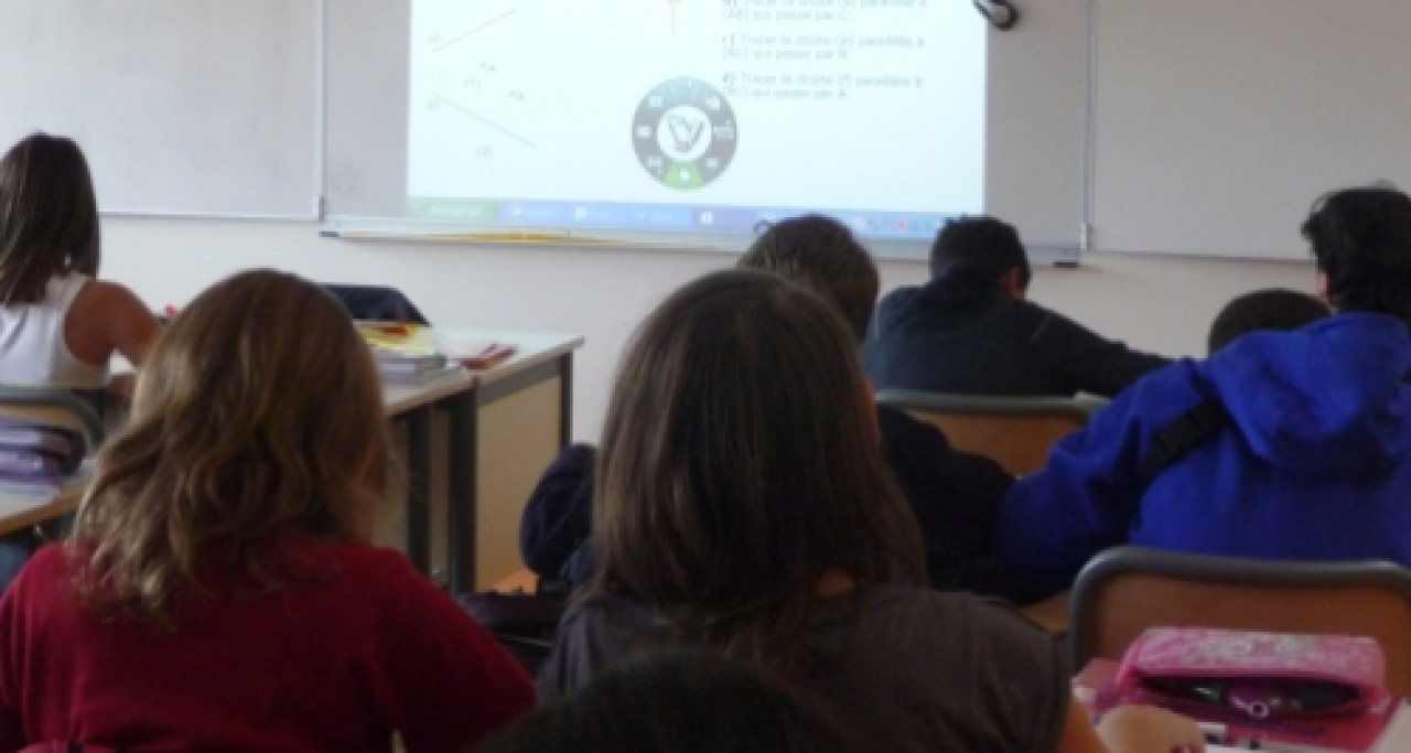 Académie de Lyon : Vincent Peillon annonce des postes de remplaçants supplémentaires à la rentrée prochaine Académie de Lyon : Vincent Peillon annonce des postes de remplaçants supplémentaires à la rentrée prochaine