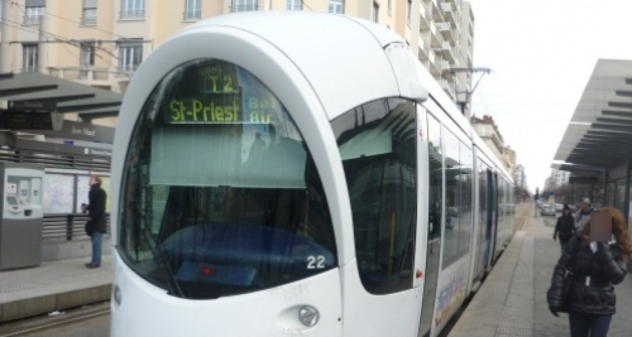 Le tramway T2 partiellement coupé à Lyon Le tramway T2 partiellement coupé à Lyon