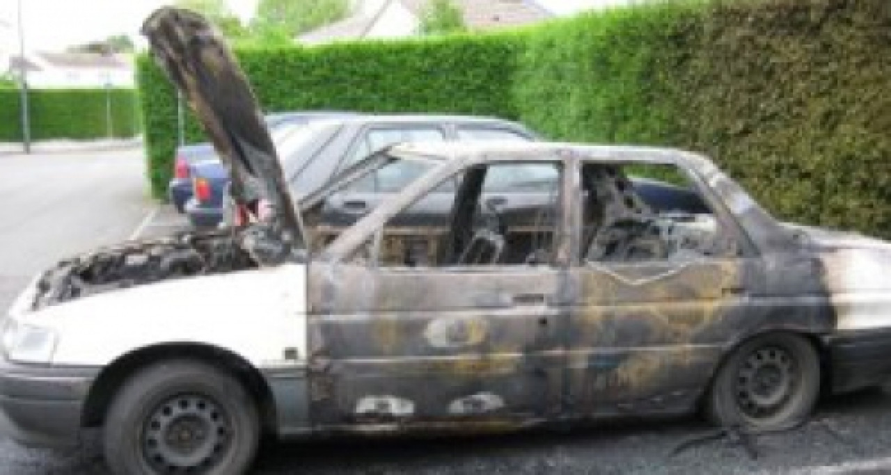 Six voitures partent en fumée sur un parking à Grigny Six voitures partent en fumée sur un parking à Grigny