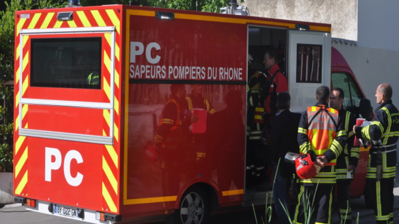 Pompier et gendarmes sautent à l'eau pour sauver une sexagénaire Pompier et gendarmes sautent à l'eau pour sauver une sexagénaire