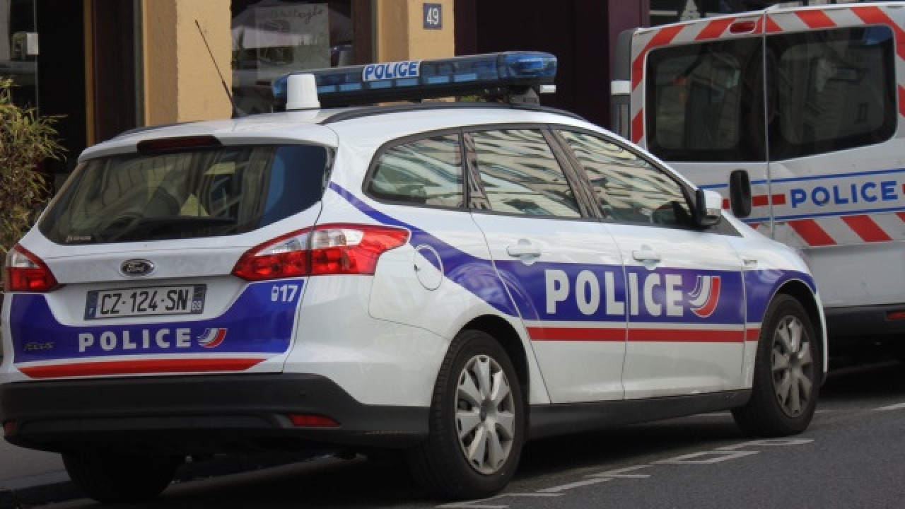 Trois mineurs agressent un jeune de 15 ans avec un taser pour lui voler son portable Trois mineurs agressent un jeune de 15 ans avec un taser pour lui voler son portable