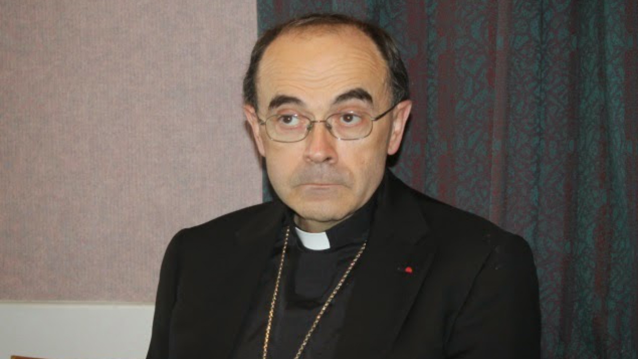 Fin de vie : l'archevêque de Lyon Philippe Barbarin s'engage contre la mort par sédation Fin de vie : l'archevêque de Lyon Philippe Barbarin s'engage contre la mort par sédation