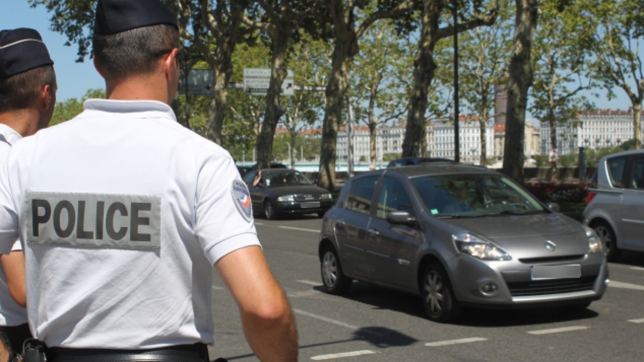 Arrêté pour vol de scooter, il est retrouvé en possession d'une casquette de police Arrêté pour vol de scooter, il est retrouvé en possession d'une casquette de police