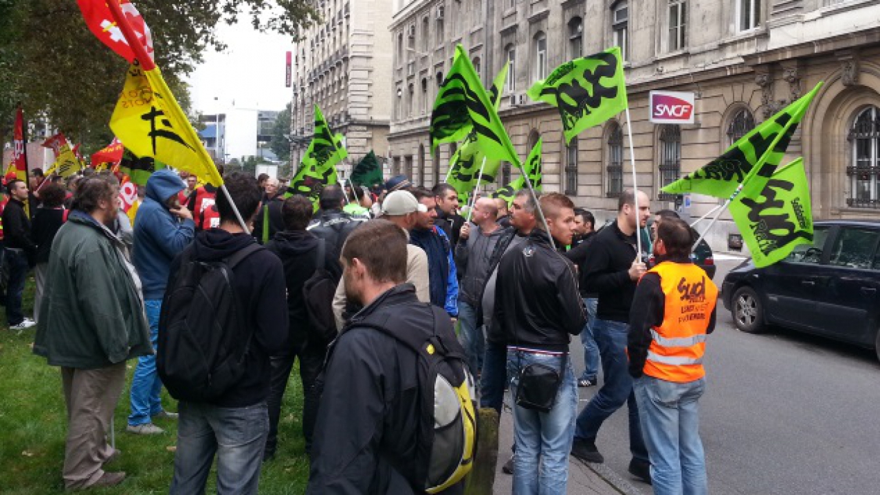 Grève SNCF à Lyon : 300 personnes rassemblées à Perrache Grève SNCF à Lyon : 300 personnes rassemblées à Perrache