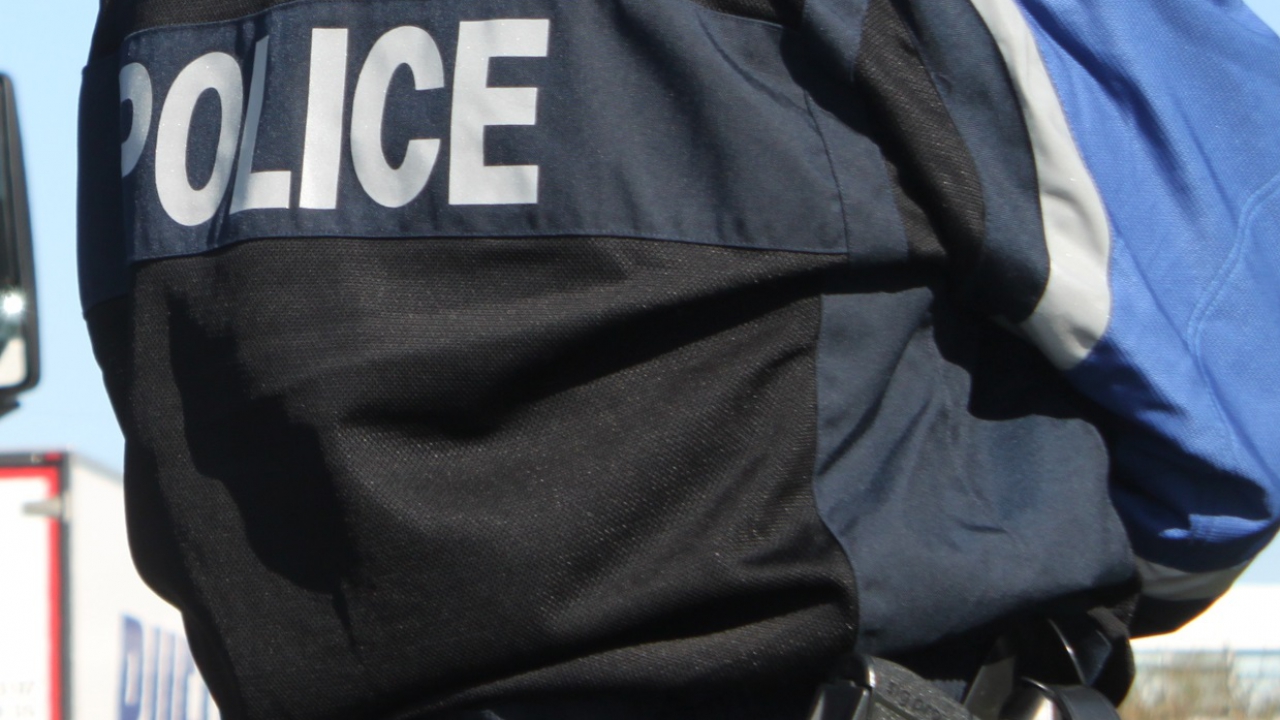 Sans permis, les policiers doivent briser une vitre pour le faire sortir de son véhicule Sans permis, les policiers doivent briser une vitre pour le faire sortir de son véhicule