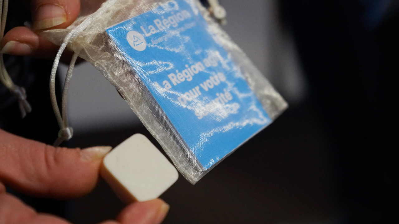 Auvergne-Rhône-Alpes : des boutons d’alertes distribués par la région dans les écoles juives