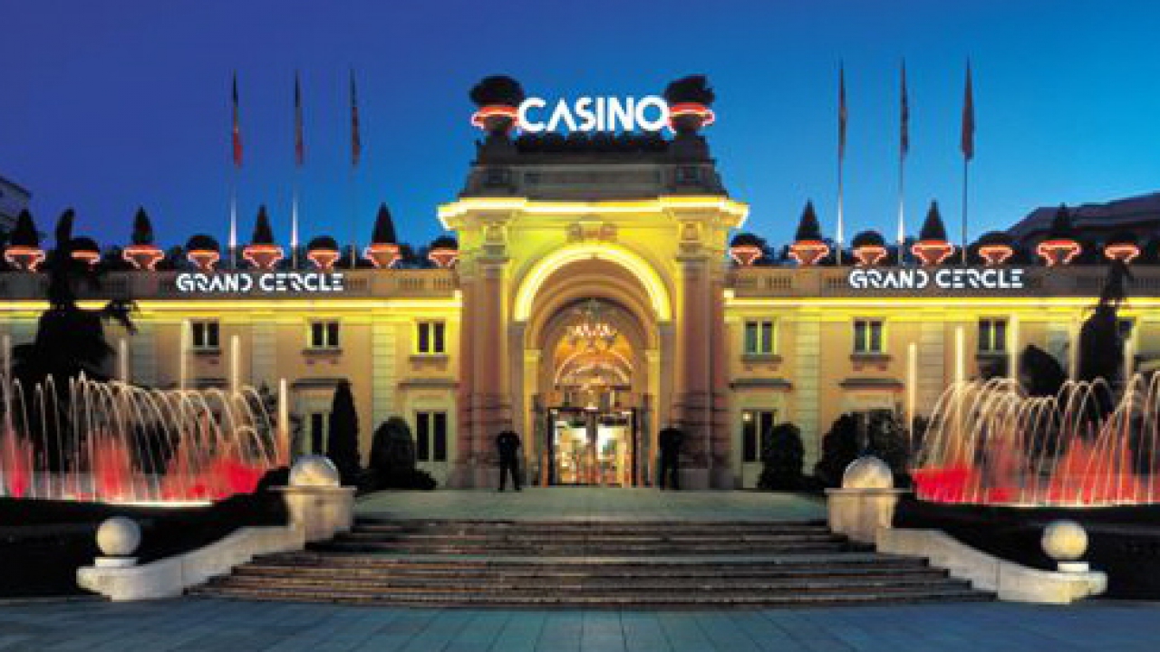La nuit dernière, plusieurs individus armés ont braqué le casino d’Aix-en-Provence avant de prendre la fuite avec la caisse