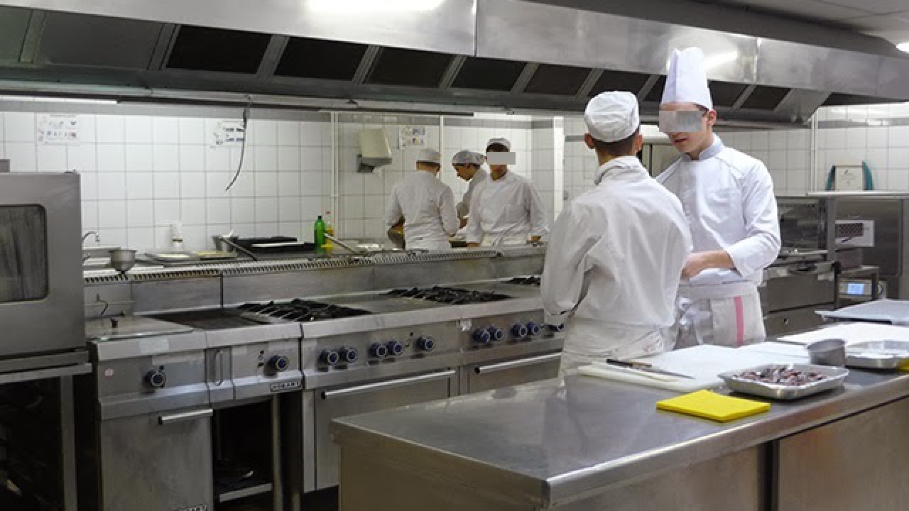 Le plus long saucisson brioché du monde à Confluence Le plus long saucisson brioché du monde à Confluence