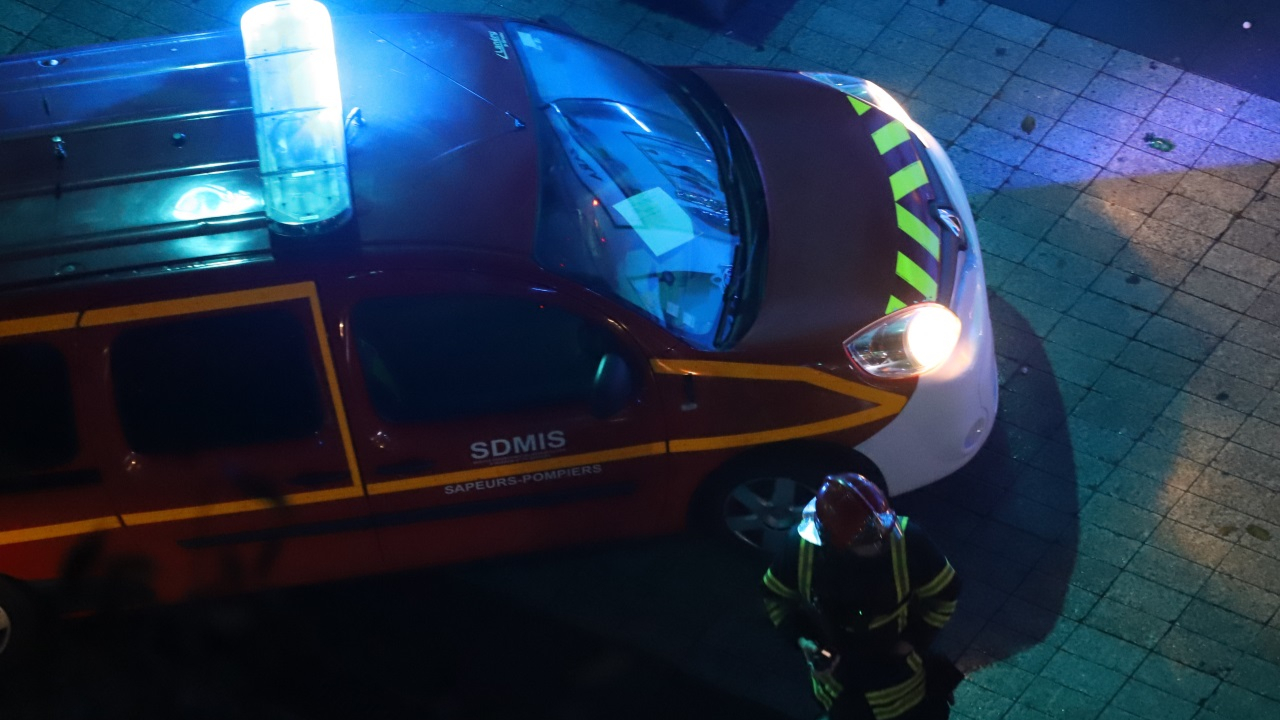 Drame à Lyon : deux jeunes tués dans un accident impliquant une Tesla