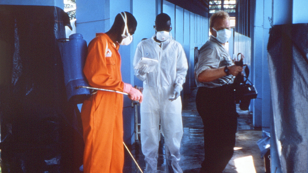 Le pr&eacute;sident de la Sierra Leone a annonc&eacute; la lev&eacute;e des mesures de quarantaine prises pour endiguer l'&eacute;pid&eacute;mie provoqu&eacute;e par le virus Ebola