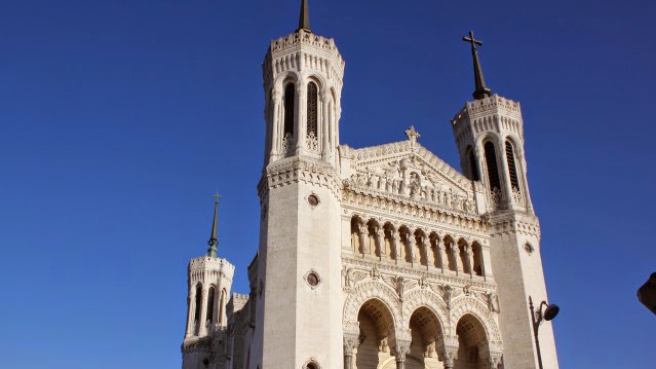 Lyon : la basilique de Fourvière retrouvera sa croix début mai Lyon : la basilique de Fourvière retrouvera sa croix début mai
