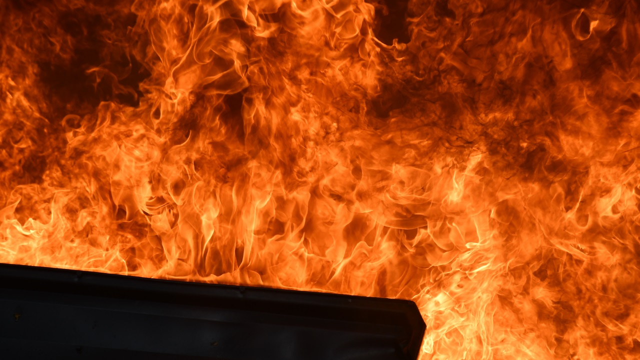 Givors : des voitures de police incendiées lors de violences urbaines Givors : des voitures de police incendiées lors de violences urbaines