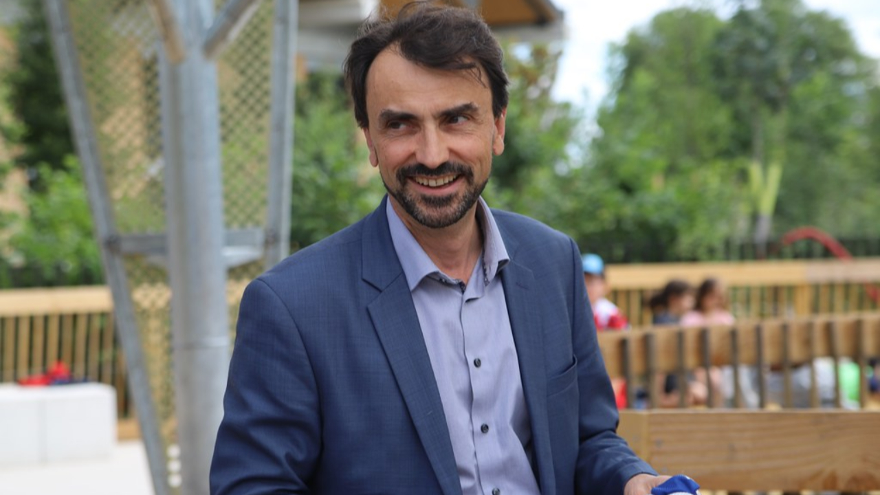 Grégory Doucet opposé à l'ouverture de The Village les dimanches Grégory Doucet opposé à l'ouverture de The Village les dimanches