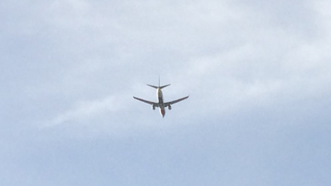 Il perturbe le trafic à l'aéroport de Lyon Saint-Exupéry avec un brouilleur GPS Il perturbe le trafic à l'aéroport de Lyon Saint-Exupéry avec un brouilleur GPS